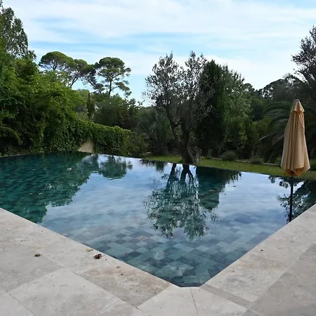 D'hotes Sous L'olivier 住宿加早餐酒店